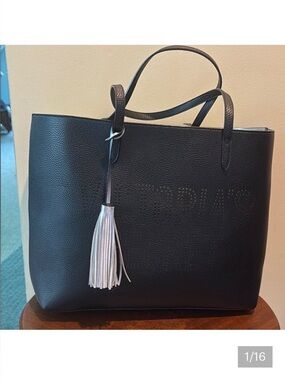 Victoria’s Secret  tote bag  carry all
Vegan leather  black/silver inside NWOT